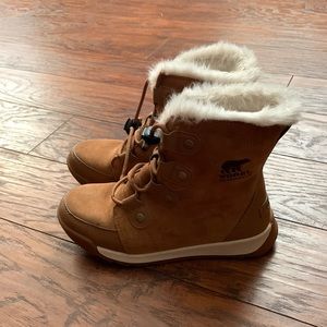 Brown and white Sorel winter boots size 3